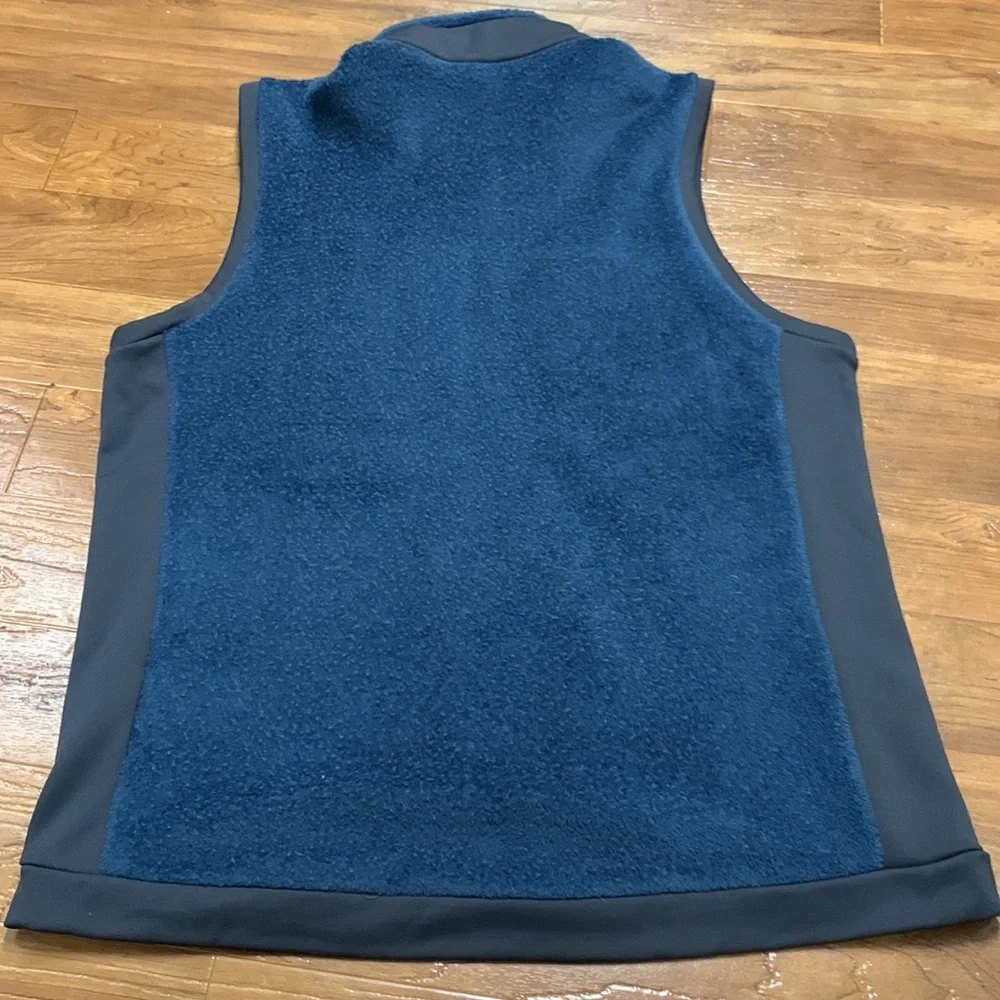 Mountain Hardwear Navy Fleece Vest with Chest Pocket